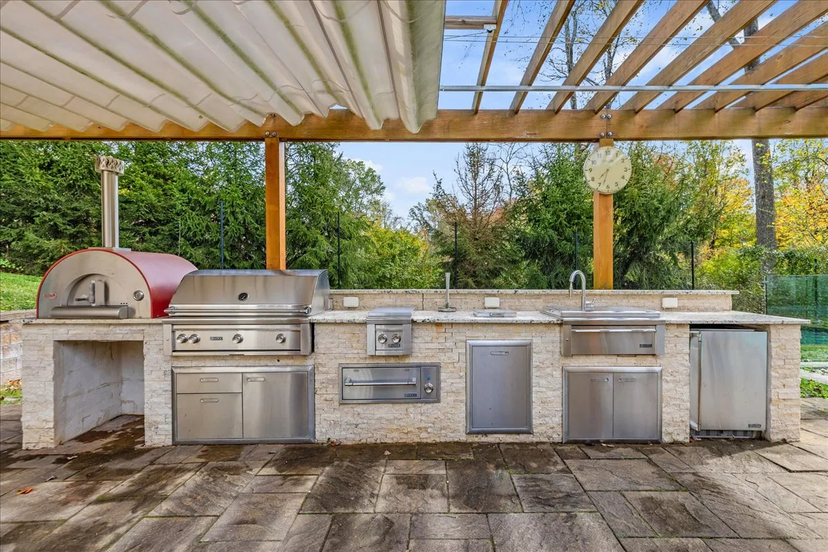 Full Outdoor Kitchen